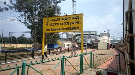 11021 Chalukya Express Arriving Sss Hubballi Jn Youtube