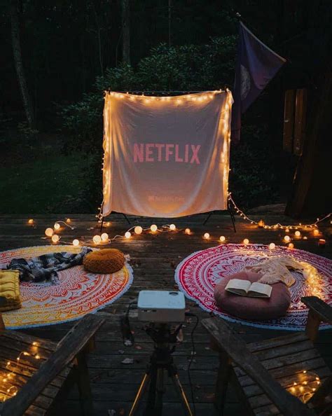 20 Cool Backyard Movie Theaters For Outdoor Entertaining