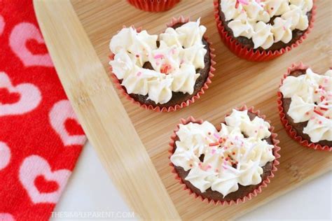 Make Heart Shaped Cupcakes With This Easy Trick The Simple Parent