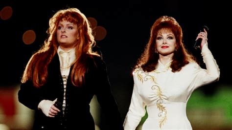 How Touring Helped Wynonna Judd Heal After Her Mothers Death