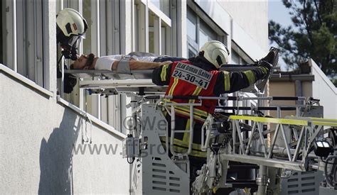 Alarm Bung Uhr B Explosion In Schule Manv In