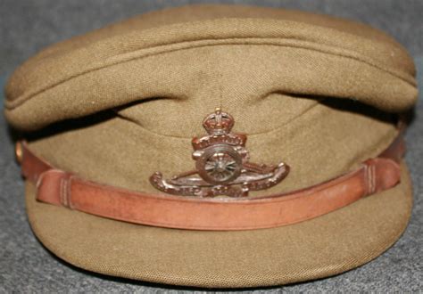 A WWII PERIOD OFFICER ROYAL ARTILLERY CAP