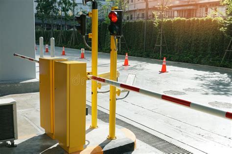 Puerta De La Barrera Automática Y Semáforos Sistema De Seguridad Para