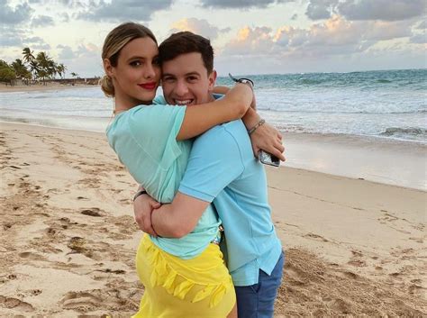 Guaynaa Asks Lele Pons For Marriage On The Tomorrowland Stage And She