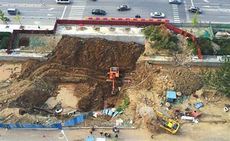 建筑工地塌陷 一名工人被埋身亡 岩土工程新闻 筑龙岩土工程论坛