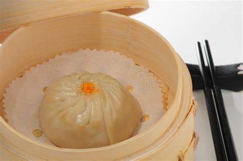 Bollo De La Bola De Masa Hervida De La Sopa De Shangai Foto De Archivo