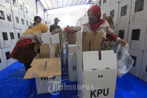 Pengaturan Logistik Kotak Suara Pilkada Serentak Foto