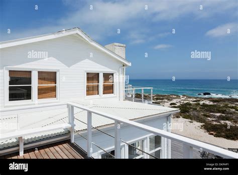 Overlooking Coast House Hi Res Stock Photography And Images Alamy