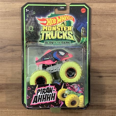 Hot Wheels Monster Trucks Glow In Dark Piran Ahhhh Shopee Brasil