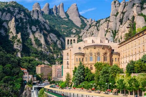 Excursión A Montserrat Con Tren Cremallera Desde Barcelona