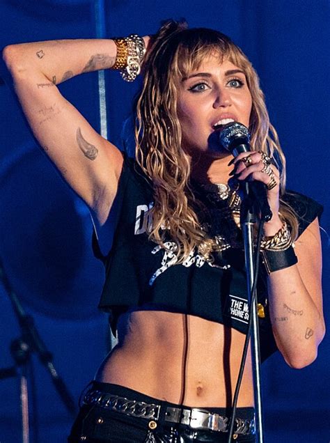 Miley Cyrus Finally Gets Her “flowers” At Grammys 2024 Fault Magazine