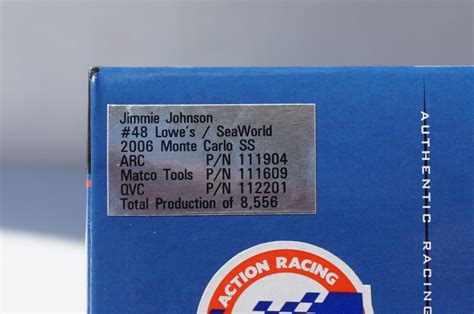 124 Jimmie Johnson 48 Lowes Seaworld 2006 Nascar Action Diecast Car