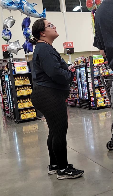 Cubby Sees Camera And Likes It Big Ass Vpl Spandex Leggings Yoga Pants Forum