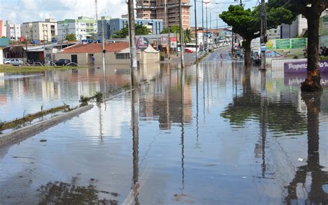 Alagamento E Queda De árvore Param Trânsito Em Avenida De João Pessoa