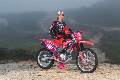 B Rbara Neves Defende T Tulo Latino Americano De Enduro Honda Racing