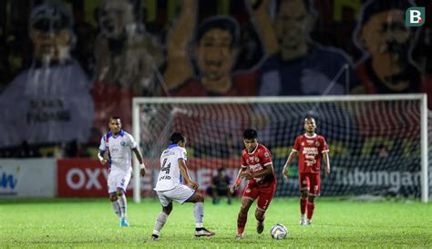 Foto Animo Spektakuler Masyarakat Padang Saat Leg Kedua Final