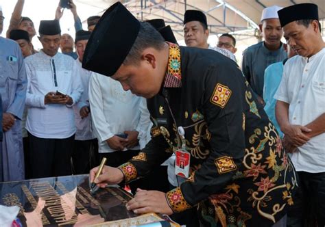 Pj Bupati Barsel Resmikan Masjid Babussalam Buntok HALO DAYAK