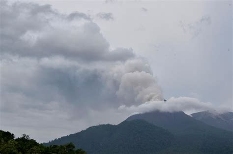 Indonesia volcano eruption: 10 killed and Catholic convent destroyed ...