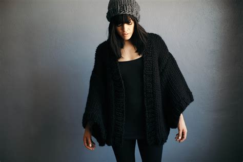 READING || WEEKEND KNITS BOOK REVIEW — VERY SHANNON