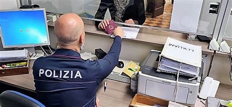 Passaporti Enorme Sforzo Organizzativo Della Questura 135 Posti Al