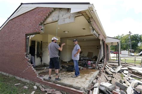 Survivors grapple with aftermath of deadly Tennessee flood | AP News