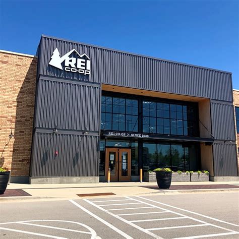 REI Vernon Hills Store - Vernon Hills, IL - Sporting Goods, Camping ...