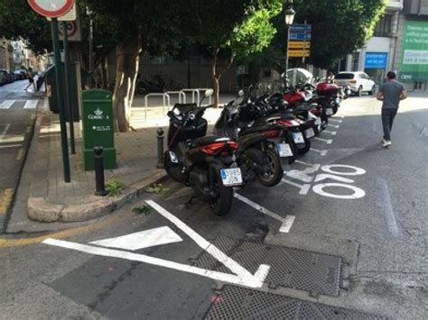 Movilidad Sostenible Crea Aparcamientos Para Motos En La Calzada Y Las