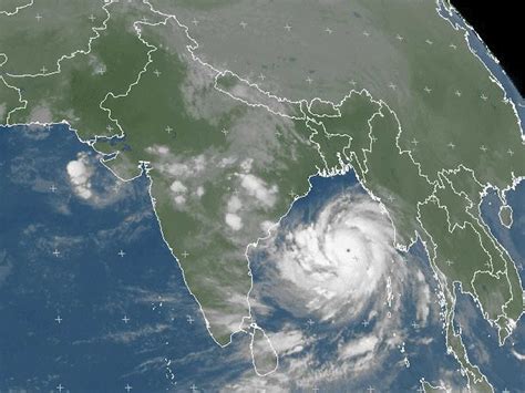 Cyclone Phailin About To Plow Into India - Business Insider