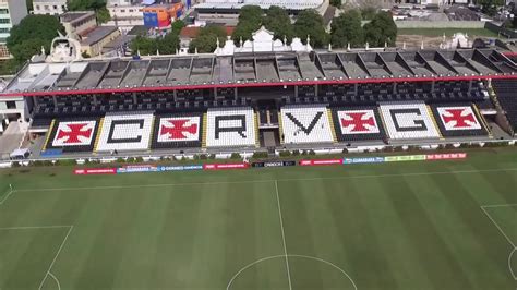 Foto mostra bares cheios na frente do estádio de São Januário SuperVasco