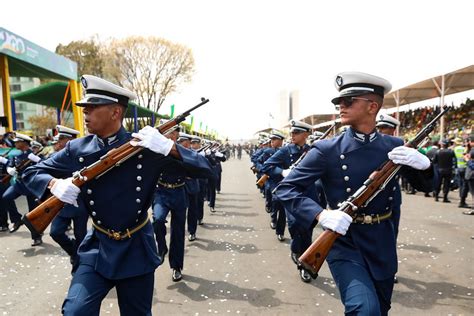 Confira Fotos Do Desfile C Vico Militar Em Homenagem Ao Bicenten Rio Da