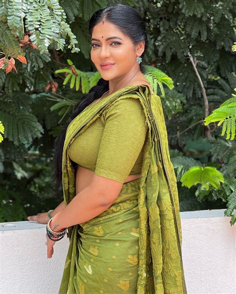Tamil Serial Actress Reshma Pasupuleti Hot Photos In Green Saree Glamsundari In