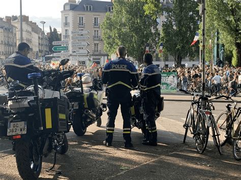 Convoi de leau Après une nuit doccupation de lagence de leau