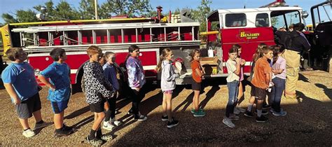 Benjamin Vfd Visits Benjamin Elementary Knox County News Courier