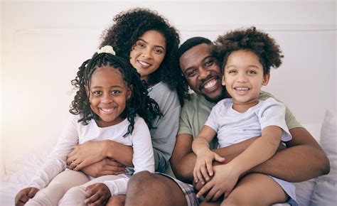 Felicidad Familiar Negra Y Retrato De Una Madre Padre Y Ni As En Una