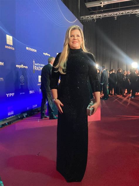 Vestido negro el look de Dominique Metzger en los Martín Fierro de