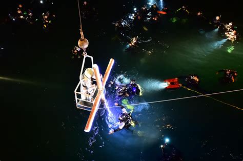 Vía Crucis submarino único en el mundo Diario de Cuyo