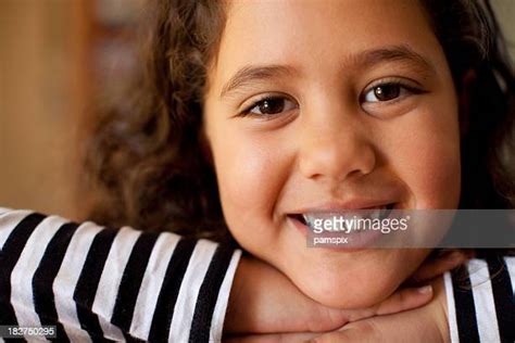 Dark Skinned Girl Imagens E Fotografias De Stock Getty Images