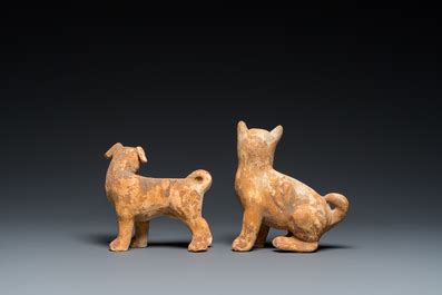 Deux Mod Les De Chiens En Terre Cuite Polychrom E De Type Mingqi