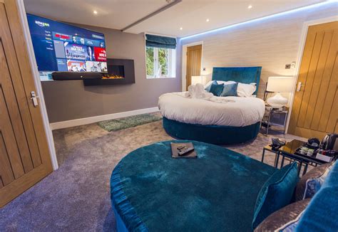 Private Hot Tub Accommodation Aphrodites Boutique Suites