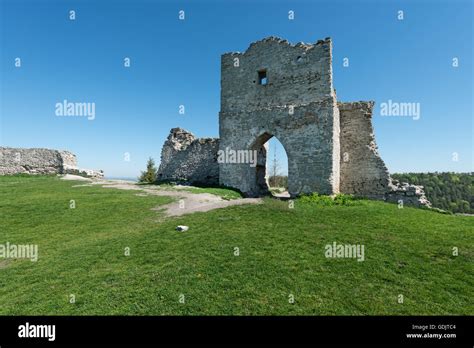 Burg ruine ukraine Fotos und Bildmaterial in hoher Auflösung Seite