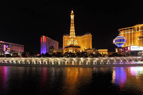 Las Vegas sky line – 2 Big Boys