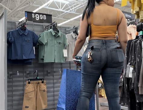 Phat Ass Puerto Rican Milf Cant Stop Bending Over In Front Of Me AE