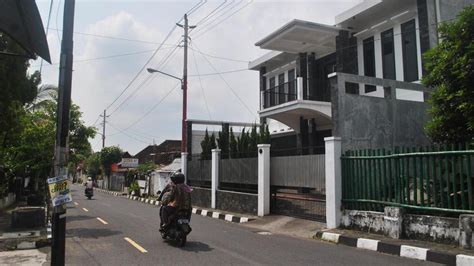 7 Keuntungan Kalau Punya Rumah Di Pinggir Jalan Raya Lifestyle Fimela