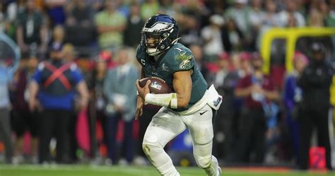 Eagles' Jalen Hurts Ties Super Bowl Record With 3 Rushing TDs vs ...