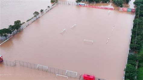 Ct Do Internacional Alaga Ap S Chuvas Em Porto Alegre Imagens