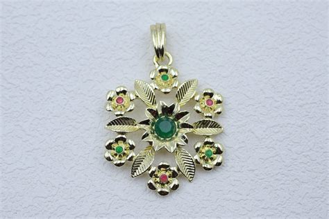 Guanxi Leaf Flower Shaped Women S Pendant Jewelry 