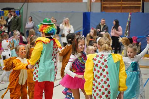 Kinderkarneval Von Tuwa Bockum H Vel Und Roten Funken In Der Stefanhalle