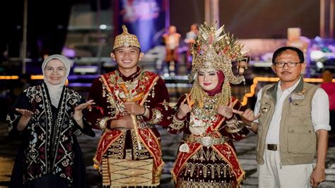 Pemkab Pesisir Barat Lampung Gelar Lomba Fashion Show Pengantin Adat