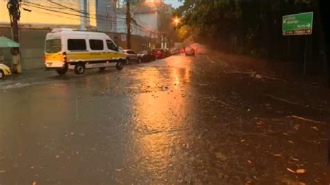 Rio Tem Chuva Após Chegada De Frente Fria Com Raios E Trovoadas