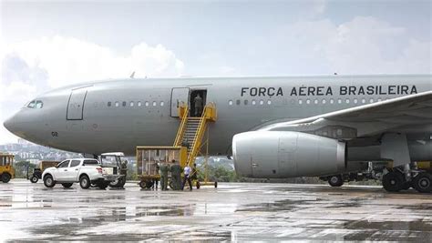 Terceiro avião da FAB repatriados de Israel chega ao Brasil